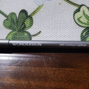 WONDERSKIN 360 Contour Lipliner – RUBY